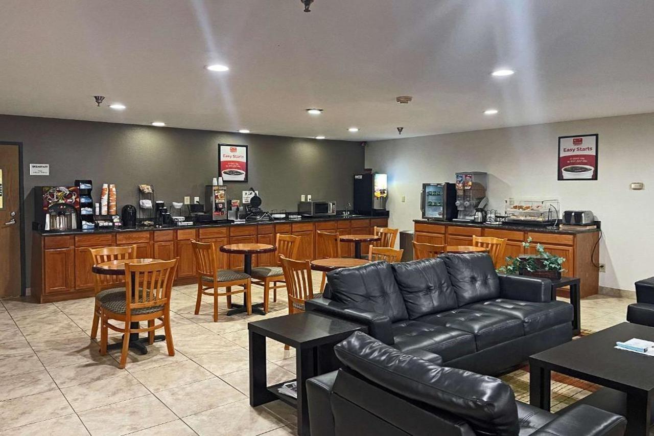 Econo Lodge *